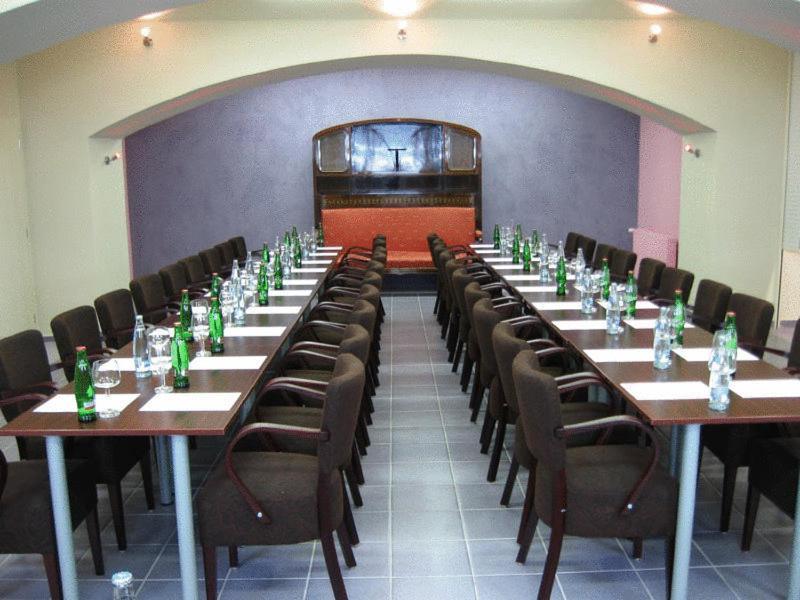 Hotel Okresni Dum Hradec Králové Exterior foto