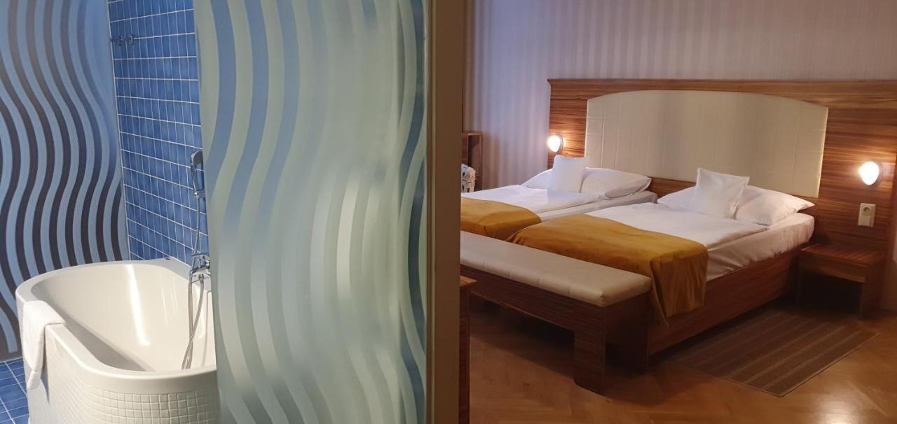Hotel Okresni Dum Hradec Králové Exterior foto
